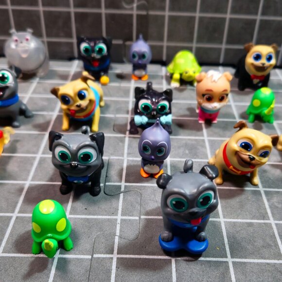 Disney Jr Puppy Dog Pals 17 Piece Mixed Lot Figures - Picture 1 of 5